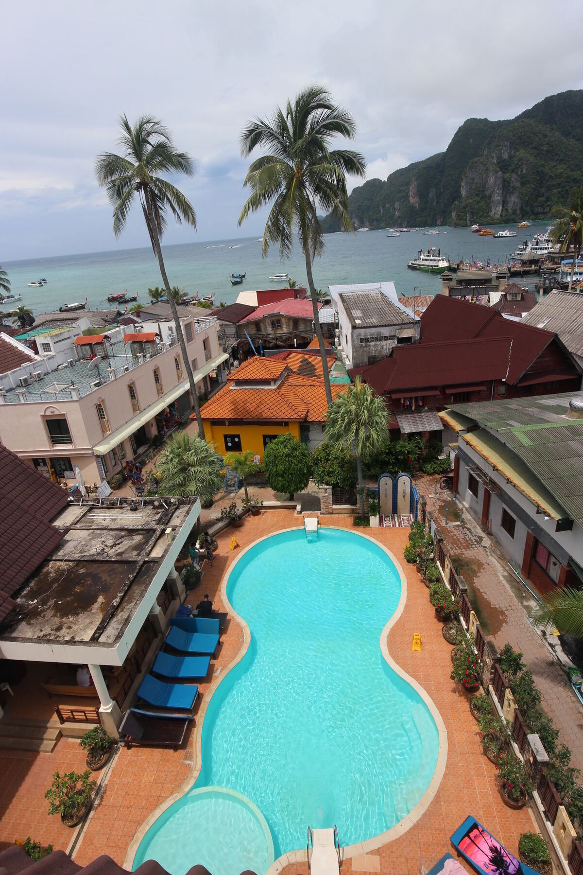 Phi Phi Hotel Exterior photo