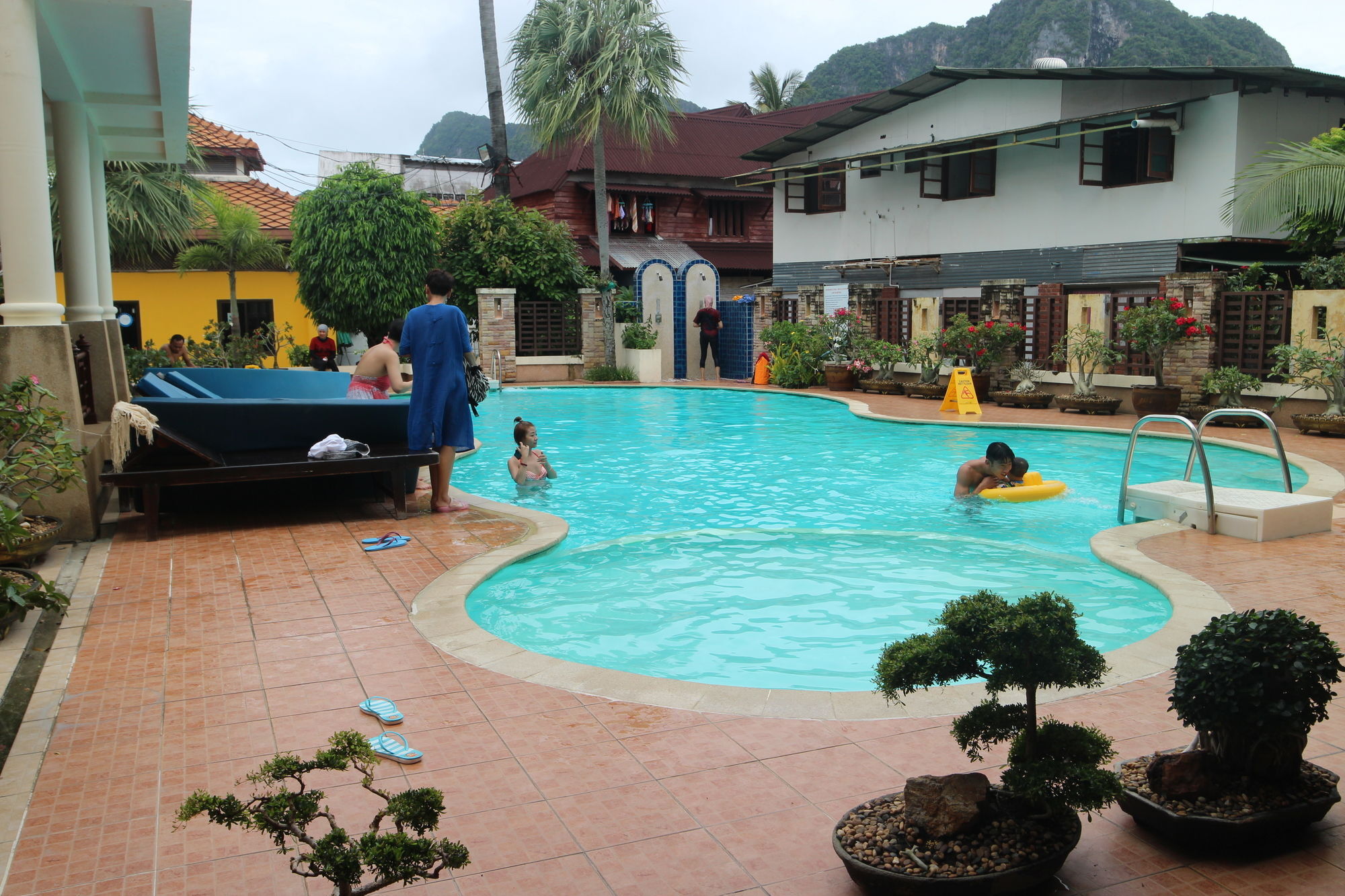 Phi Phi Hotel Exterior photo