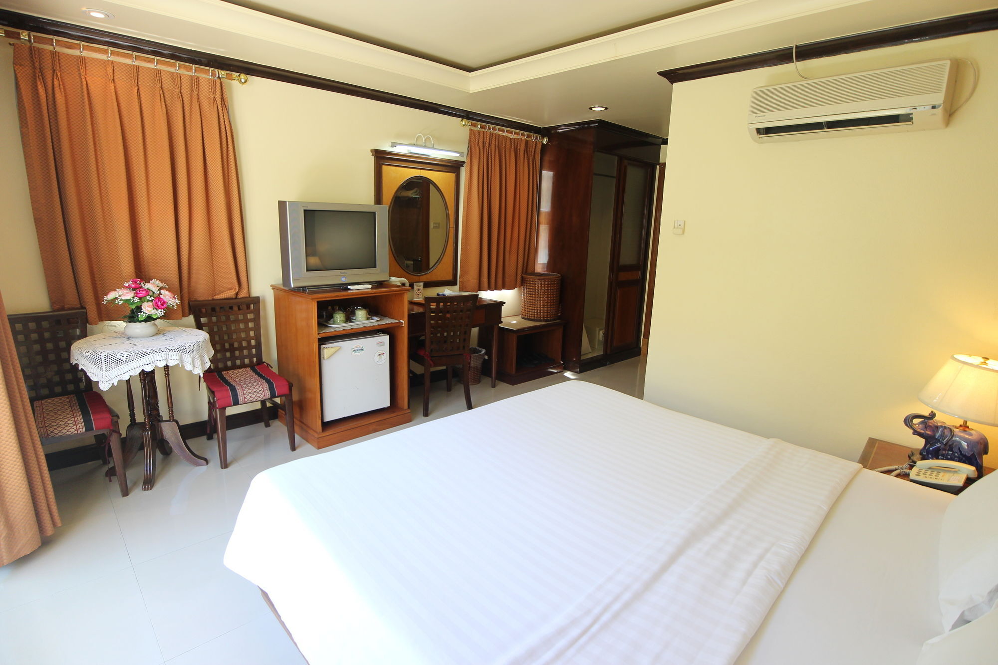 Phi Phi Hotel Exterior photo