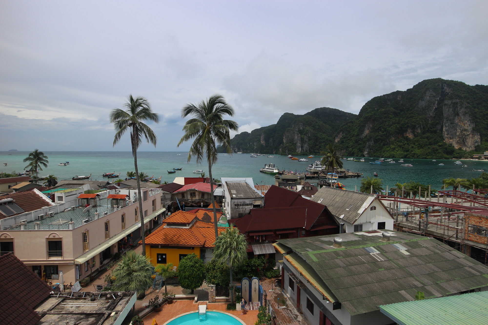 Phi Phi Hotel Exterior photo