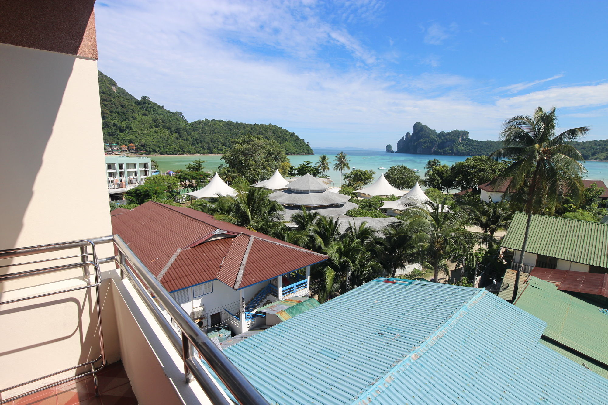 Phi Phi Hotel Exterior photo